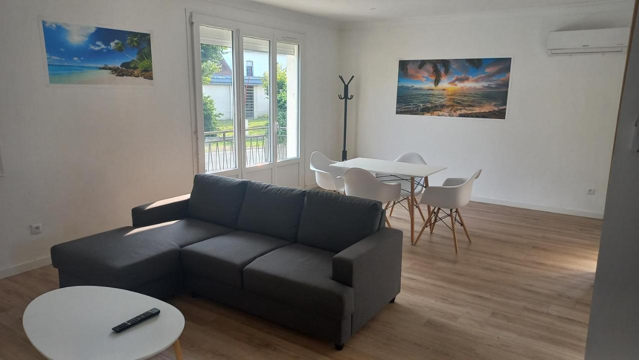 Maison Spacieuse Avec Un Terrain Casseneuil 외부 사진