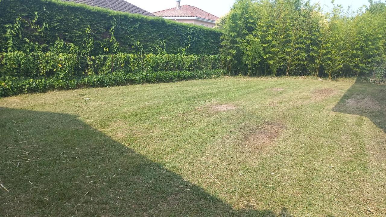 Maison Spacieuse Avec Un Terrain Casseneuil 외부 사진